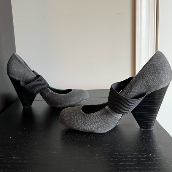 BCBCMaxAzria gray canvas marry Jane heels - Picture 2 of 11